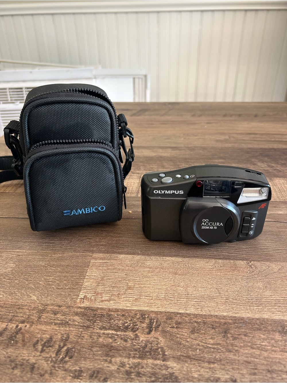 Olympus Infinity Accura Zoom XB 70 35mm Film Camera + Ambico Case  - TESTED